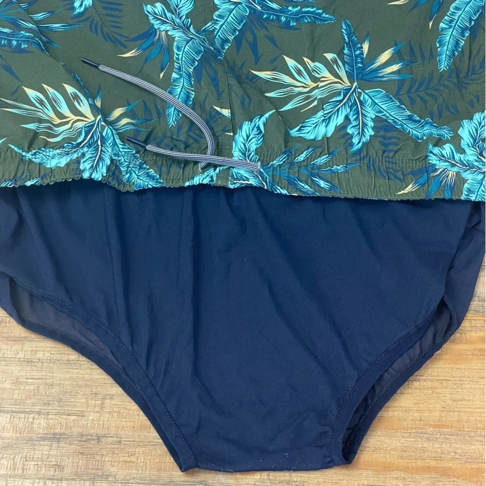 Public Beach men’s size Large Swim Shorts trunks tropical beach